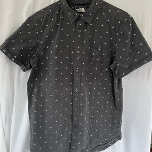 The North Face Dark Gray Short Sleeve Shirt w white, Men’s Medium, 100%cotton